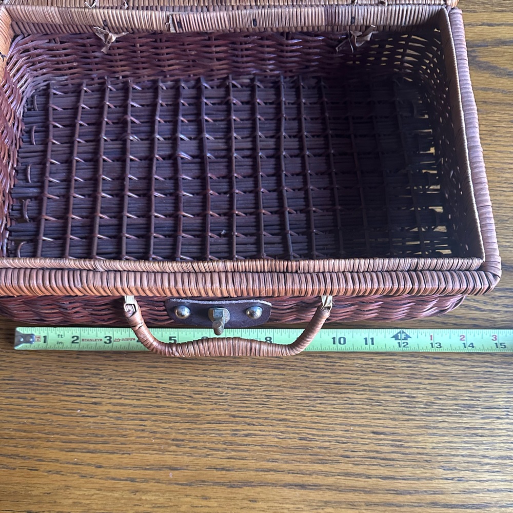 Vintage Wicker Woven Picnic Basket with Leather Strap - Picture 5 of 7